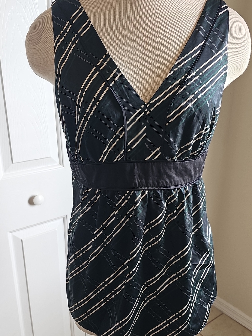 Women’s Blac and White Striped Babydoll Top. Empire Waist. New Yourk &Co. size 6